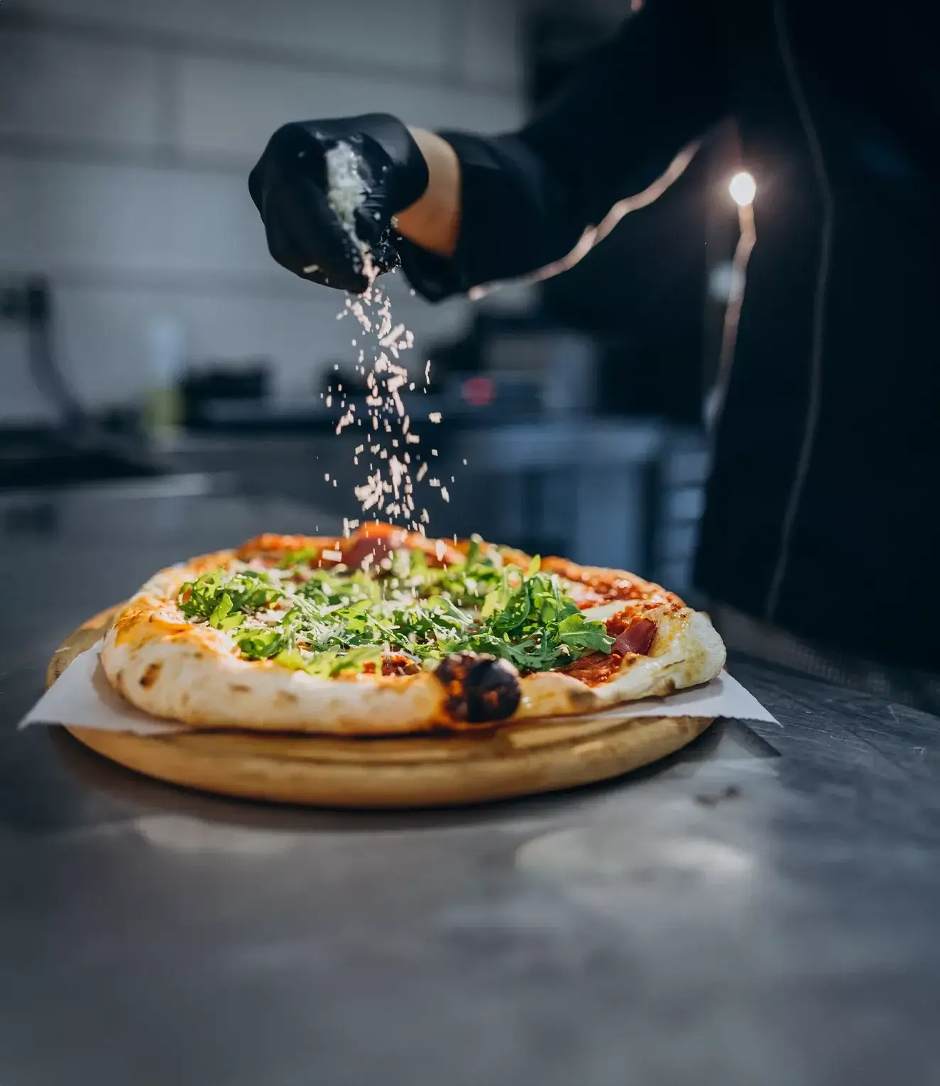 Benvenutobrugge-chef-making-pizza