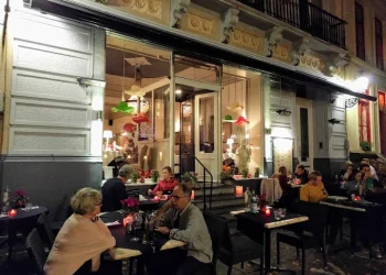 Benvenutobrugge-restaurant-outside-terrace-mood-picture-night